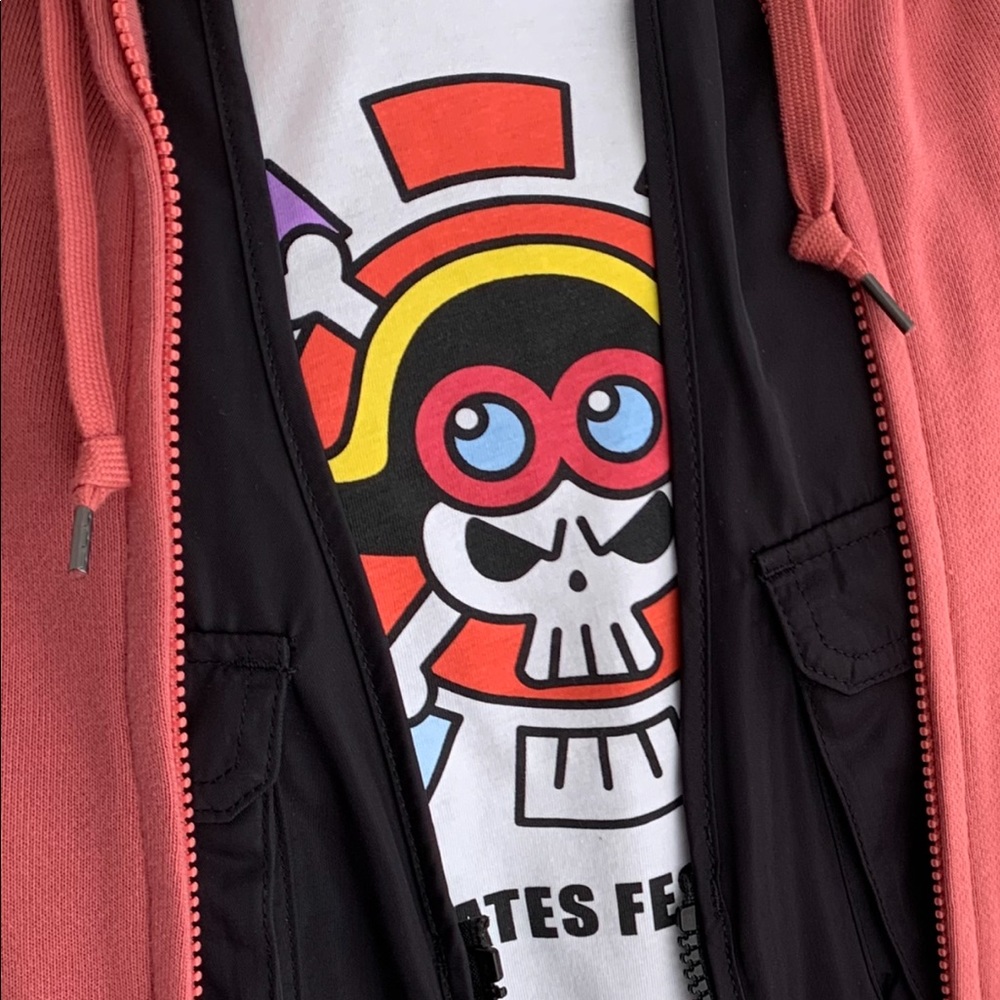 ONE PIECE Collection Tee - Picture 2 of 3